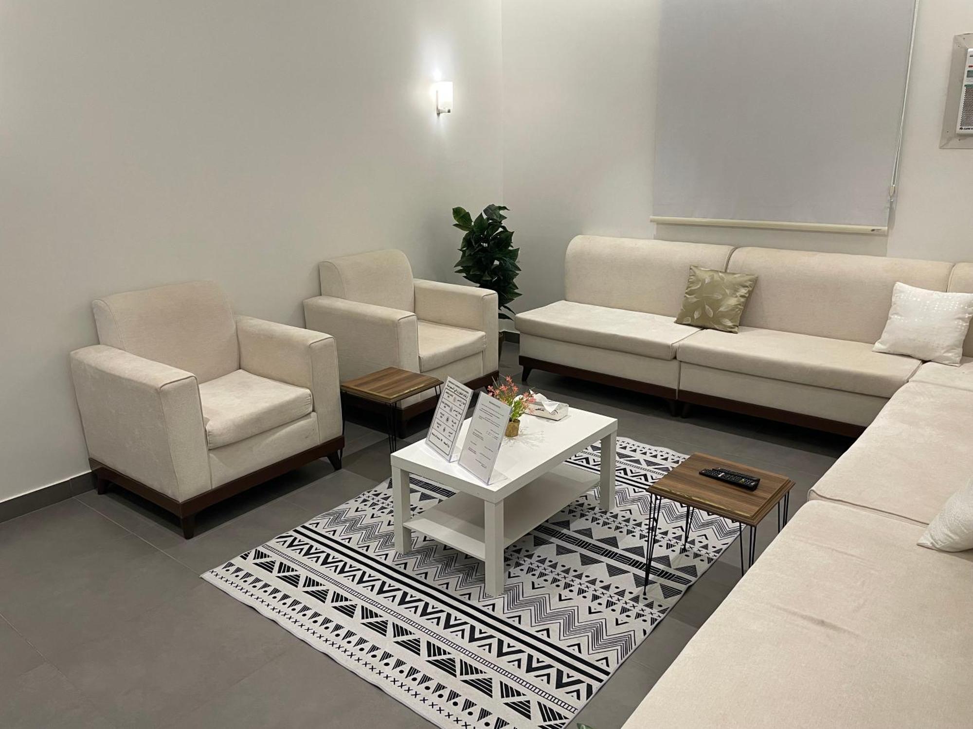 Ladan Apartment Ал Ула Екстериор снимка